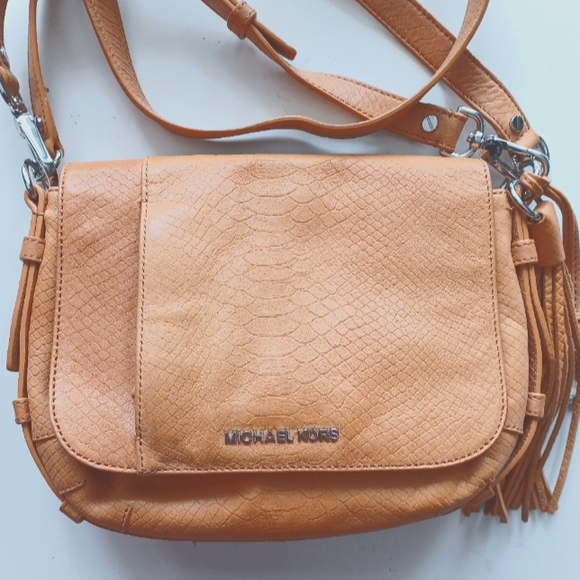 Michael Kors croc embossed leather shoulder Bag with tassel - Picture 1 of 8